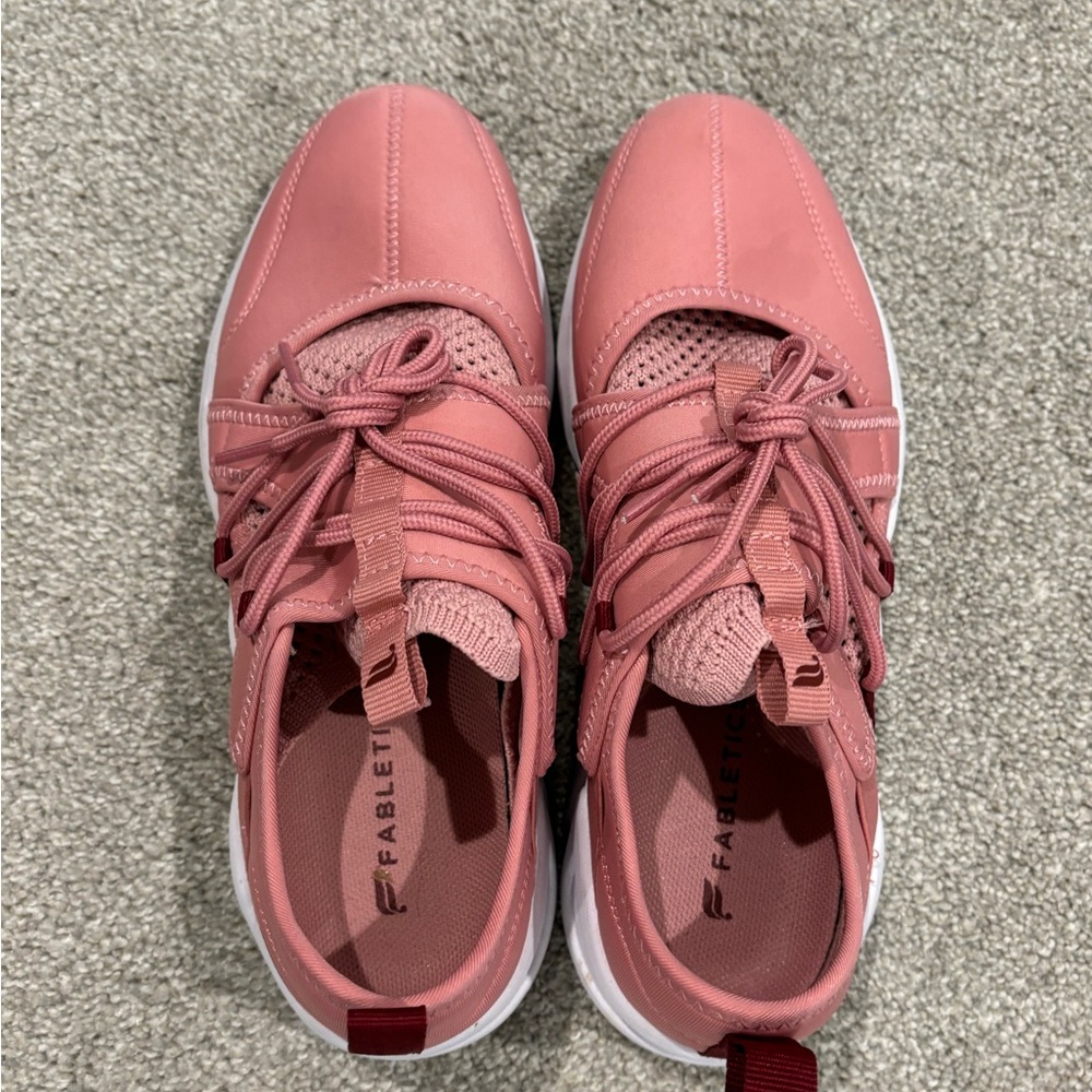 Fabletics light sneaker in dusky rose size 9
